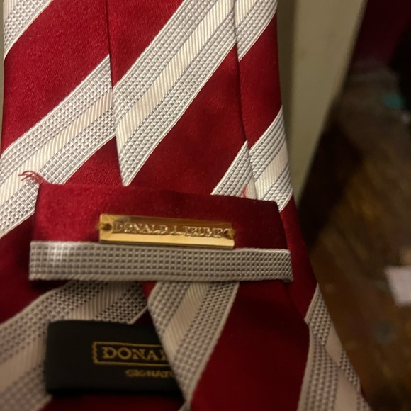 Donald Trump Red and White Tie - Picture 5 of 6